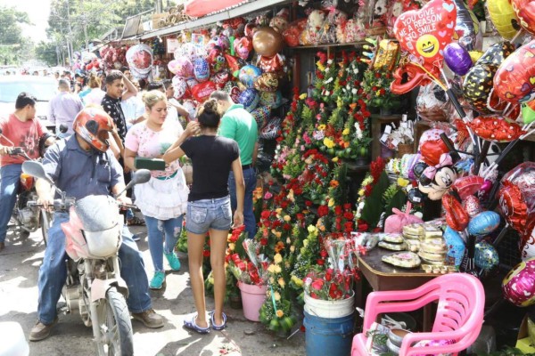 Locura por venta de flores en Día de San Valentín en Honduras
