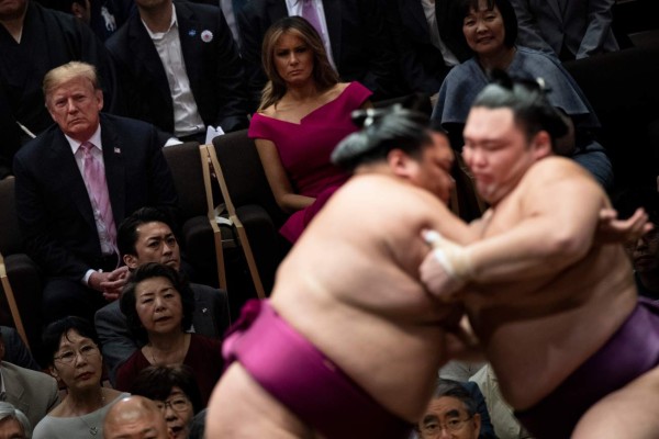 Trump sube a la arena de los gigantes del sumo