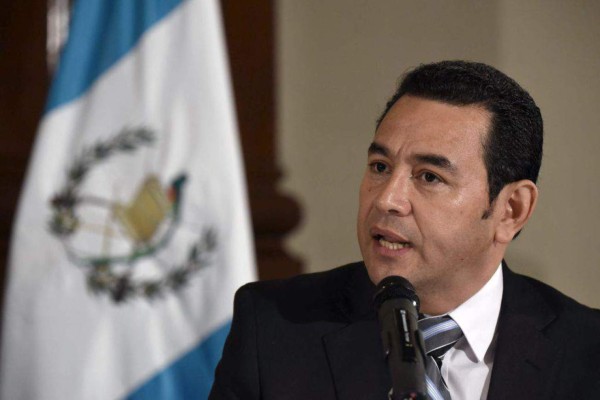 Investigan pagos del Ejército al presidente Jimmy Morales