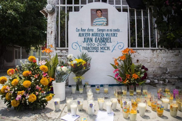 Trasladan el cuerpo de Juan Gabriel de la funeraria de Los Ángeles