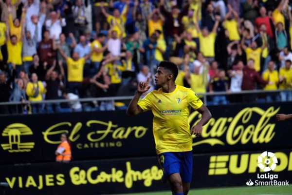 'Choco' Lozano volvió a marcar y dio el triunfo al Cádiz frente al Huesca