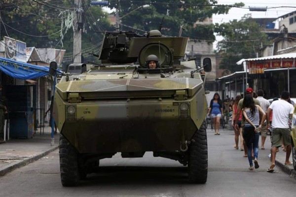 Despliegue del Ejército y la Policía brasileñas en favelas de Río de Janeiro
