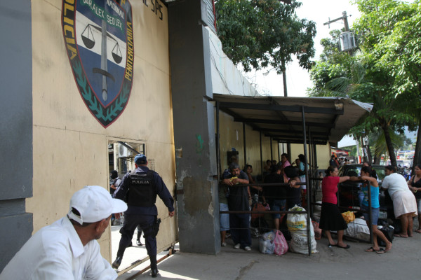Bloqueadas las llamadas de celulares en todos los centros penales de Honduras