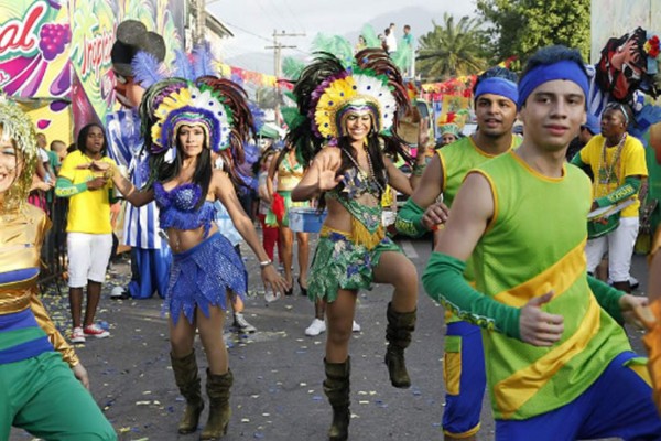 Hondureños celebraron con música y belleza el carnaval de La Ceiba