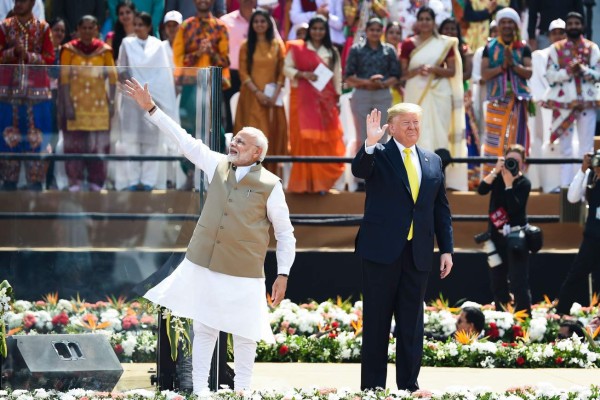 Trump se da un baño de masas en visita a la India