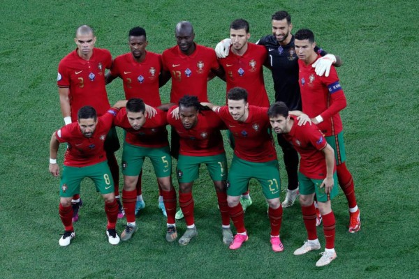 Portugal's starting XI pose before the UEFA EURO 2020 Group F football match between Portugal and France at Puskas Arena in Budapest on June 23, 2021. (Photo by Laszlo Balogh / POOL / AFP)