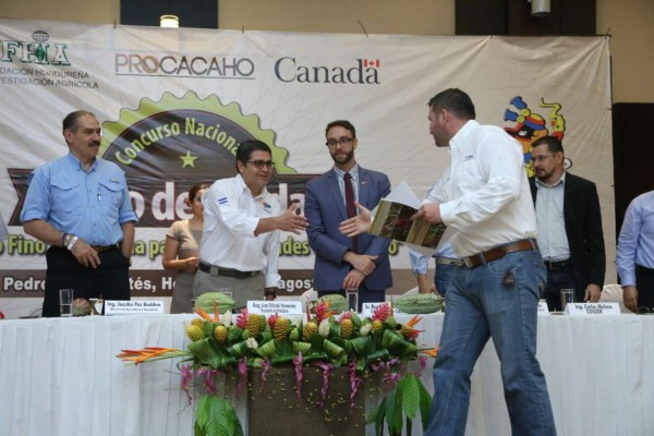 'El cacao está priorizado en el Plan 20/20': Juan Orlando  