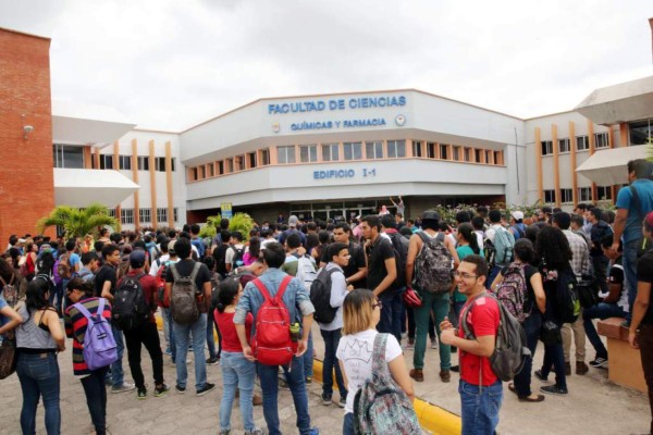 Estudiantes del MEU se toman edificios de la Unah