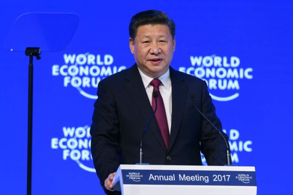 Xi defiende globalización en arranque de foro de Davos