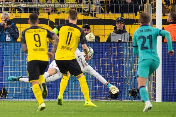 Dortmund's German forward Marco Reus fails to score a penalty past Barcelona's German goalkeeper Marc-Andre Ter Stegen during the UEFA Champions League Group F football match Borussia Dortmund v FC Barcelona in Dortmund, western Germany, on September 17, 2019. (Photo by Marius Becker / dpa / AFP) / Germany OUT