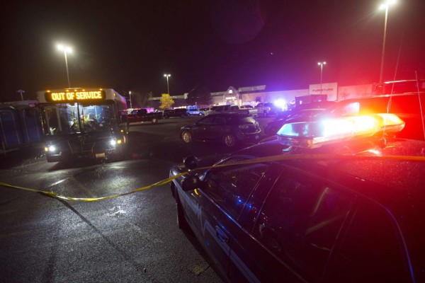 FBI no ve indicios de terrorismo en el tiroteo en centro comercial