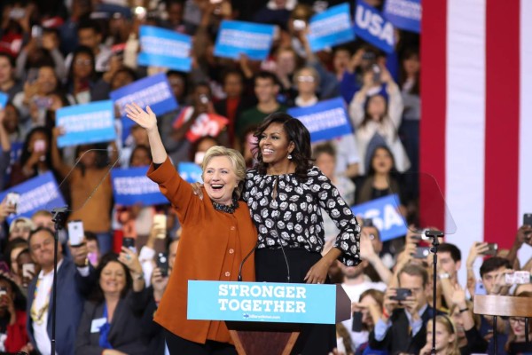 Michelle y Hillary, de rivales a buenas 'amigas” políticas