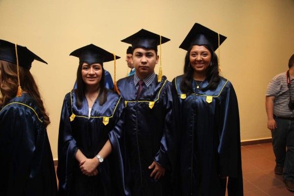 Universidad de San Pedro Sula gradúa a más de 200 profesionales