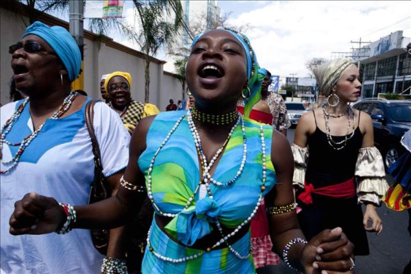 Orgullosos y bailando punta, garífunas ceibeños inician mes de la Herencia Africana