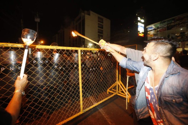 Marcha de las antorchas culmina en vandalismo