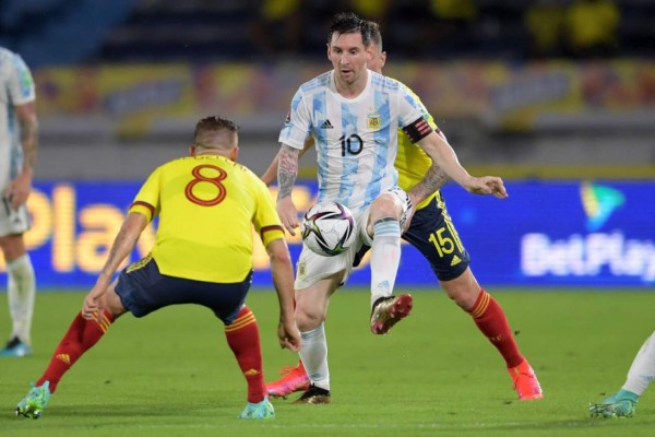 Argentina y Messi dejan escapar el triunfo y sufren amargo empate ante Colombia