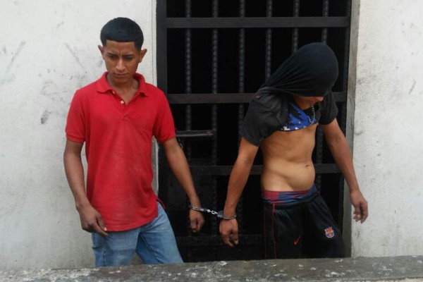 Los capturan mientras asaltaban rapidito en San Pedro Sula  