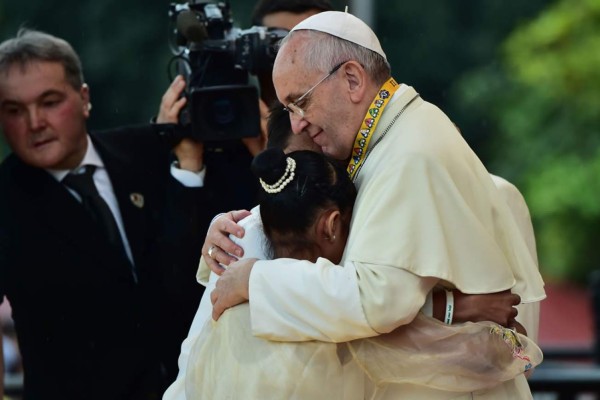 La niña filipina que inspiró el discurso al papa Francisco