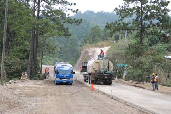 Avanza pavimentación de corredor lenca entre Intibucá y Lempira