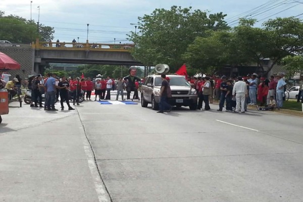 Cerrada la primera calle por marcha del Partido Libertad y Refundación