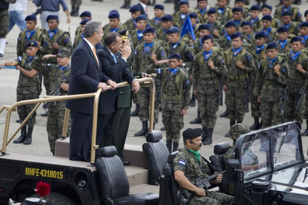 Honduras: Policía Militar recibe el mando en el Día del Soldado