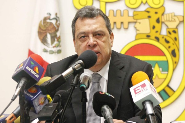 Gobernador de Guerrero renunció temporalmente de su cargo por desaparición de estudiantes