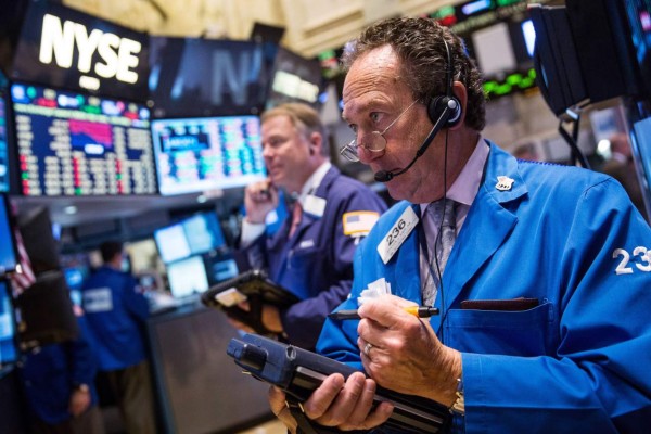 Wall Street cierra con pérdidas y Dow Jones retrocede