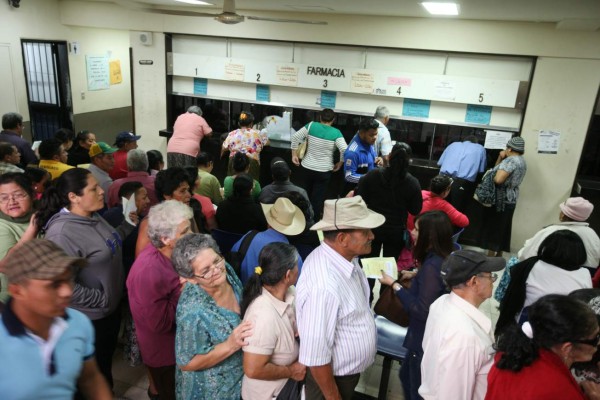 Enfermos crónicos recibirán medicinas en farmacias privadas