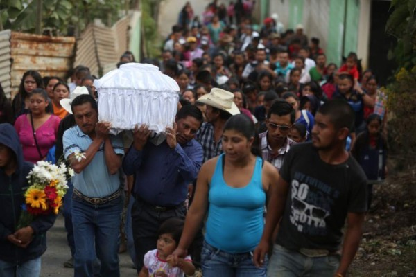 Arrestan a tres funcionarios guatemaltecos por muerte de 41 menores