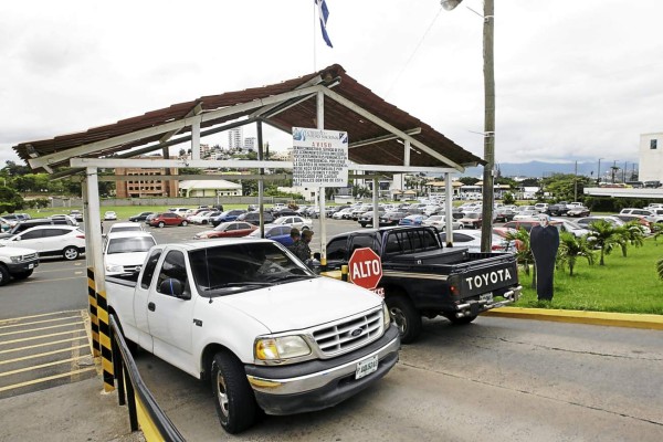 Restringen el ingreso a la Casa Presidencial de Honduras