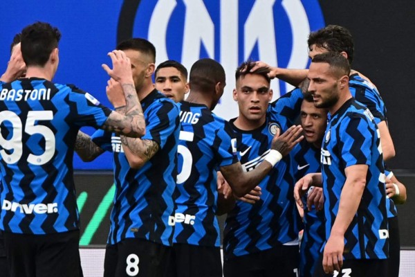 Inter celebra su título con goleada a Sampdoria, Nápoles se pone segundo