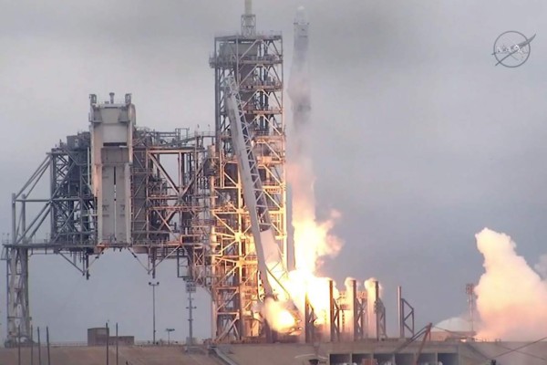 Lanzan cohete de SpaceX desde histórica plataforma de NASA  