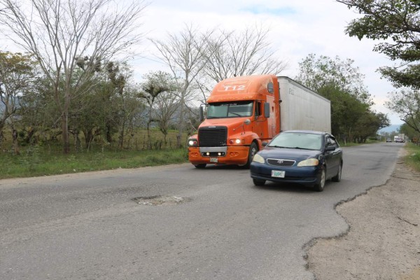 Carretera a occidente tiene unos 50 baches por kilómetro