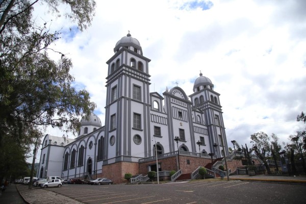 Avanzan preparativos para celebrar a la Virgen