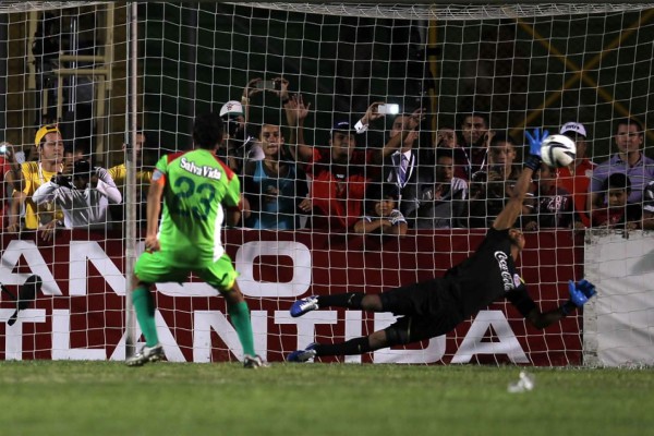 Los penales dan el título de campeón de Honduras al Olimpia