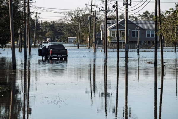 Claudette amenaza con fortalecerse e inundar nuevas zonas del sureste de EEUU