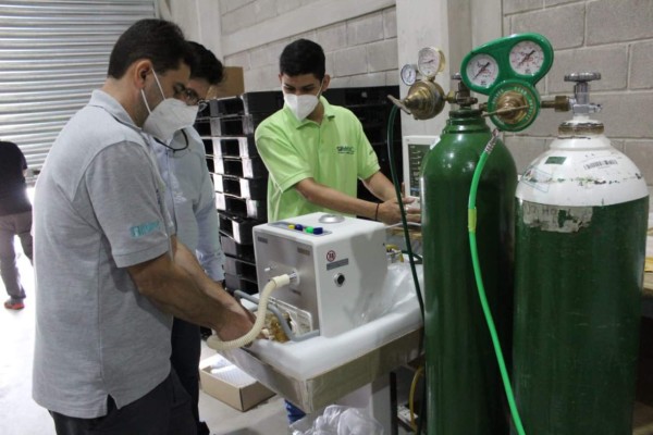 Inicia entrega de ventiladores en hospitales de toda Honduras