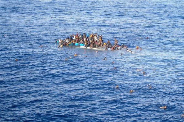 Al menos diez niños entre los muertos por naufragio en el Mediterráneo