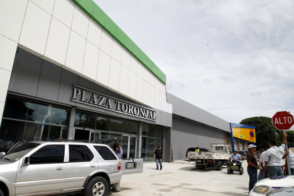 Inauguran Diunsa en la Plaza Toronjal de La Ceiba