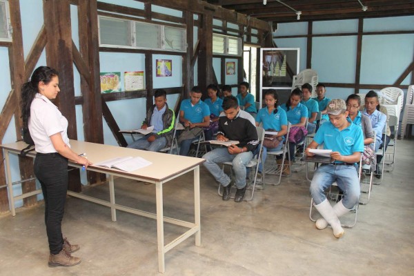 En el campo y en las aulas se forman nuevos agricultores