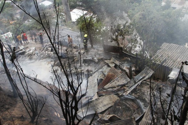 Incendio consume ocho casas en San Pedro Sula