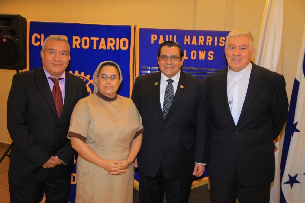 Cub Rotario San Pedro Sula entrega premio Paul Harris