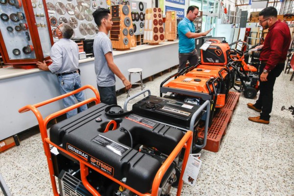 Suben ventas de generadores y ventiladores recargables en San Pedro Sula