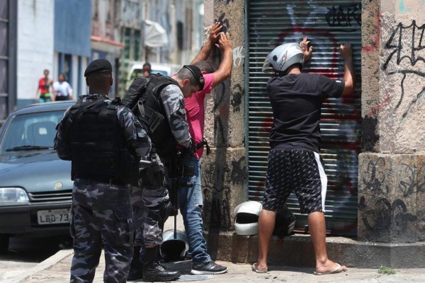 Mueren 17 supuestos traficantes en un enfrentamiento con policías en Brasil