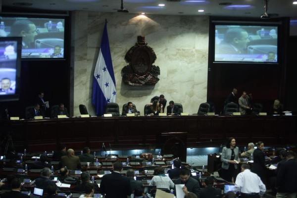 ”Colita” de reforma iguala cabildeos en torno a la Policía Militar