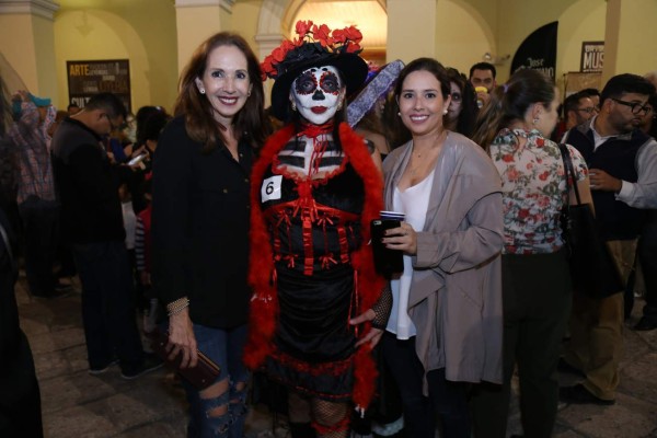 Embajada de México celebra concurso de catrinas