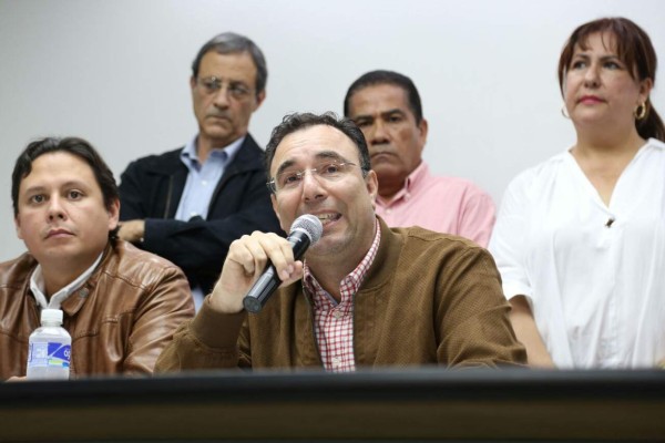 Luis Zelaya: 'Acepto la pérdida, felicitaciones a Salvador Nasralla'