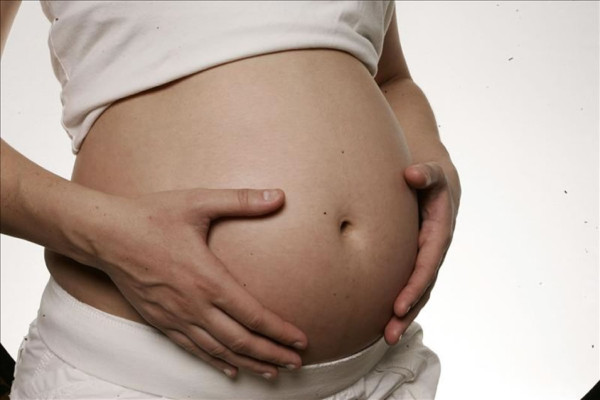 Mujer de 40 años está embarazada de 13 bebés