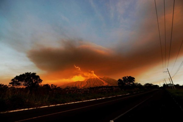 Guatemala: Descienden lahares fuertes del volcán de Fuego por las lluvias