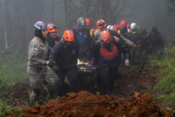 Titánica tarea de rescate de víctimas de accidente aéreo